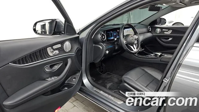 Mercedes-Benz E-Class 2019 — фото 10