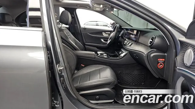 Mercedes-Benz E-Class 2019 — фото 11