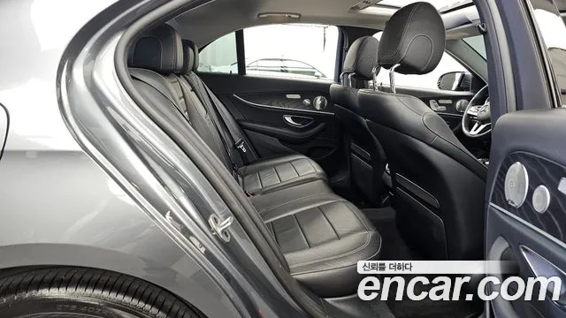 Mercedes-Benz E-Class 2019 — фото 12