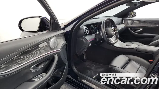 Mercedes-Benz E-Class 2021 — фото 13