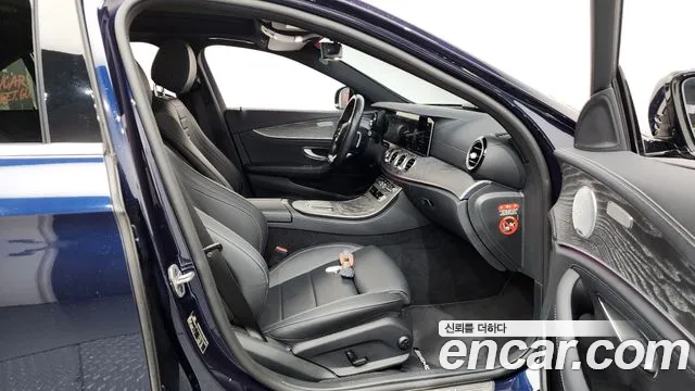 Mercedes-Benz E-Class 2021 — фото 17