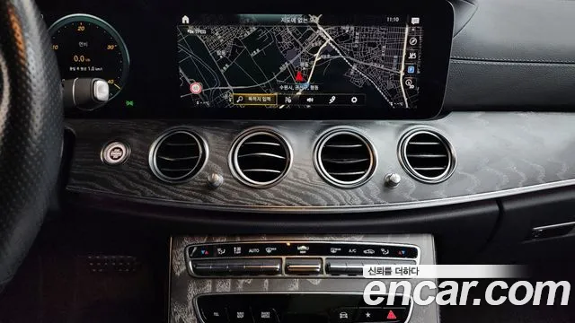 Mercedes-Benz E-Class 2021 — фото 19