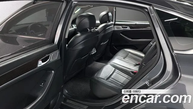 Genesis G80 2017 — фото 12