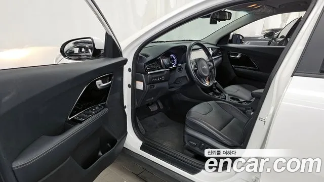 Kia Niro 2022 — фото 13