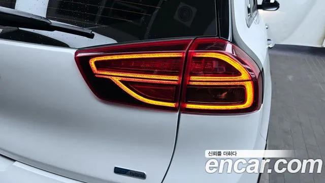 Kia Niro 2022 — фото 9