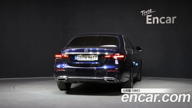 Mercedes-Benz E-Class 2022 — фото 4