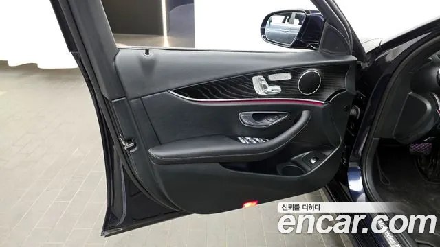 Mercedes-Benz E-Class 2022 — фото 14