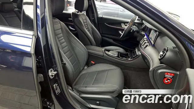 Mercedes-Benz E-Class 2022 — фото 16
