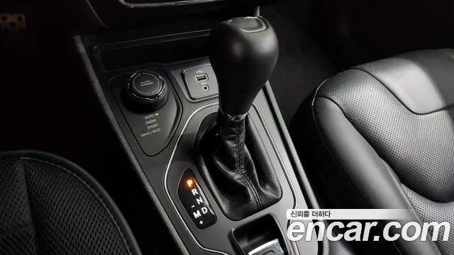 Jeep Cherokee 2019 — фото 12