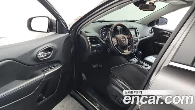 Jeep Cherokee 2019 — фото 13