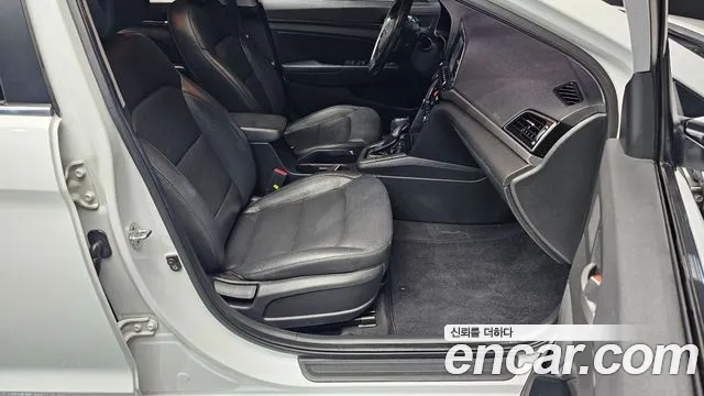 Hyundai AVANTE 2017 — фото 11