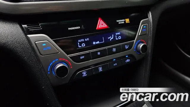 Hyundai AVANTE 2017 — фото 17