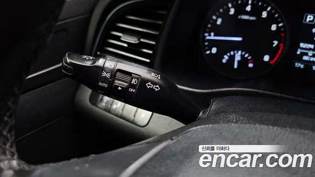 Hyundai AVANTE 2017 — фото 19