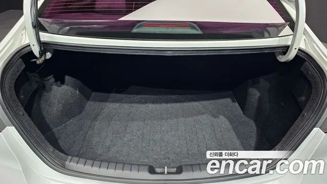 Hyundai AVANTE 2017 — фото 20