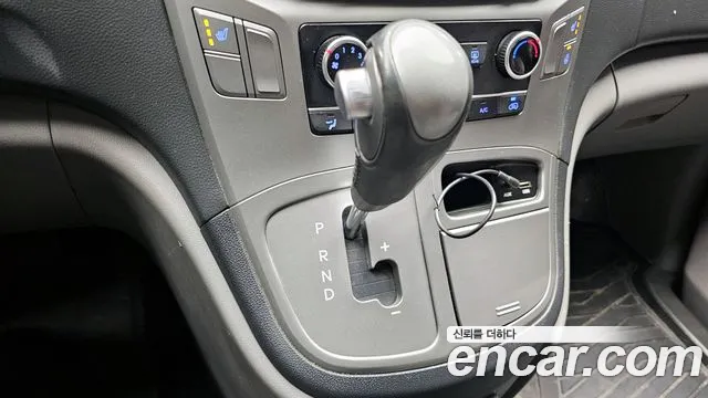 Hyundai Starex 2017 — фото 9