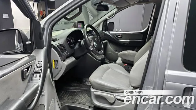 Hyundai Starex 2017 — фото 10