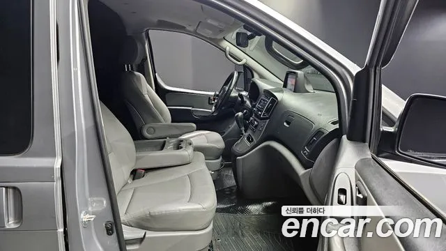 Hyundai Starex 2017 — фото 11