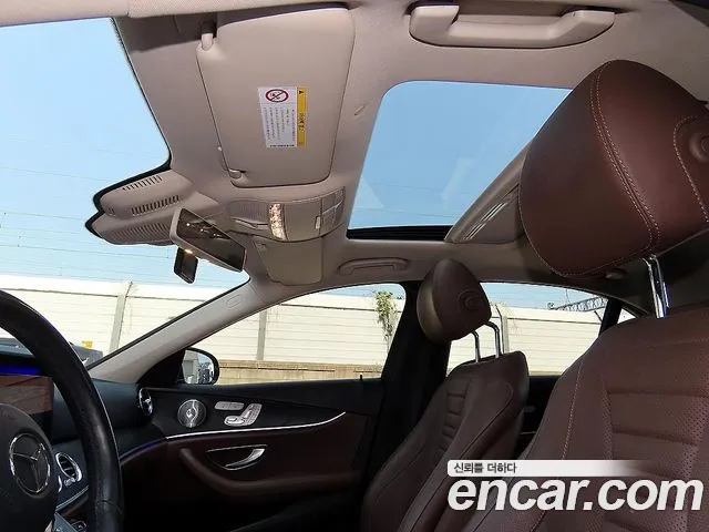 Mercedes-Benz E-Class 2019 — фото 16