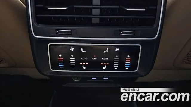 Audi Q8 2021 — фото 19