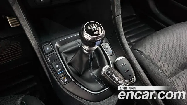 Hyundai Veloster 2019 — фото 12