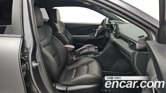 Hyundai Veloster 2019 — фото 17