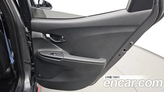Hyundai Veloster 2019 — фото 15