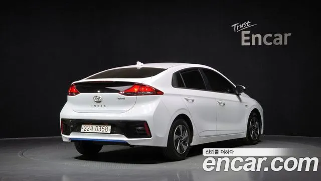 Hyundai Ioniq 2017 — фото 2