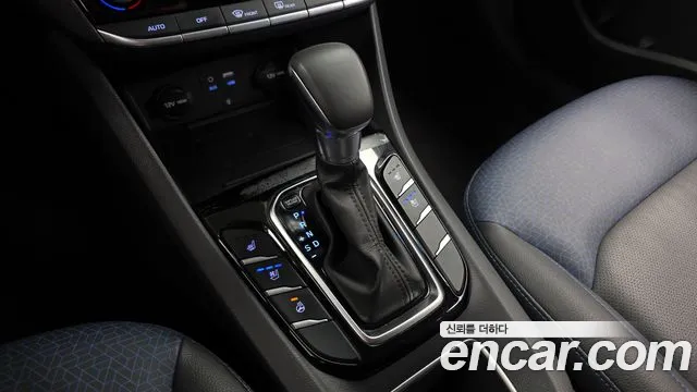 Hyundai Ioniq 2017 — фото 12