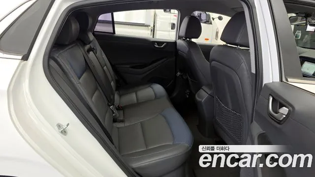 Hyundai Ioniq 2017 — фото 17