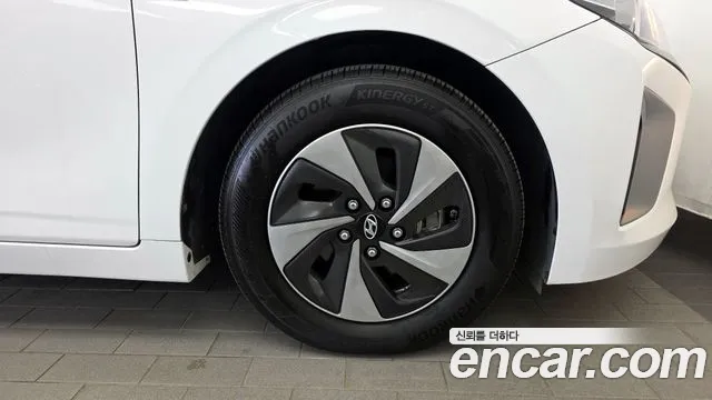 Hyundai Ioniq 2017 — фото 7
