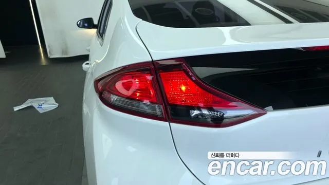 Hyundai Ioniq 2017 — фото 9