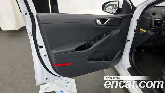 Hyundai Ioniq 2017 — фото 14