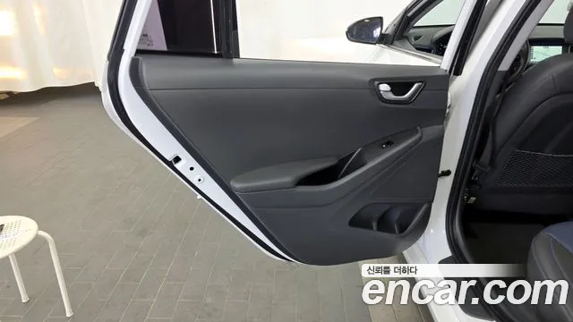 Hyundai Ioniq 2017 — фото 15