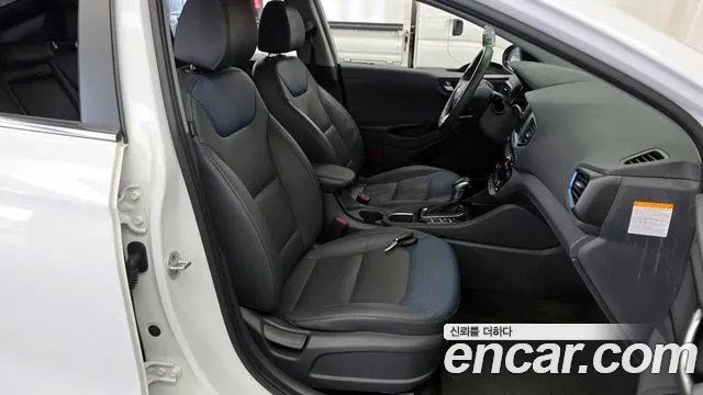 Hyundai Ioniq 2017 — фото 16