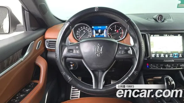 Maserati Levante 2017 — фото 13