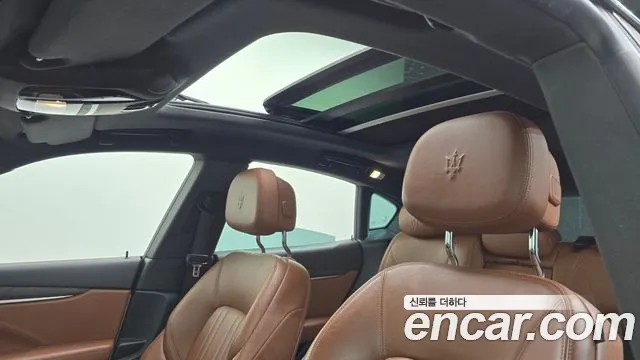 Maserati Levante 2017 — фото 19