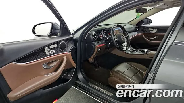 Mercedes-Benz E-Class 2017 — фото 10