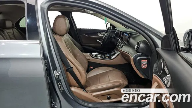 Mercedes-Benz E-Class 2017 — фото 11