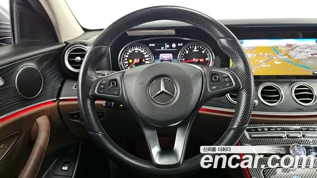Mercedes-Benz E-Class 2017 — фото 13