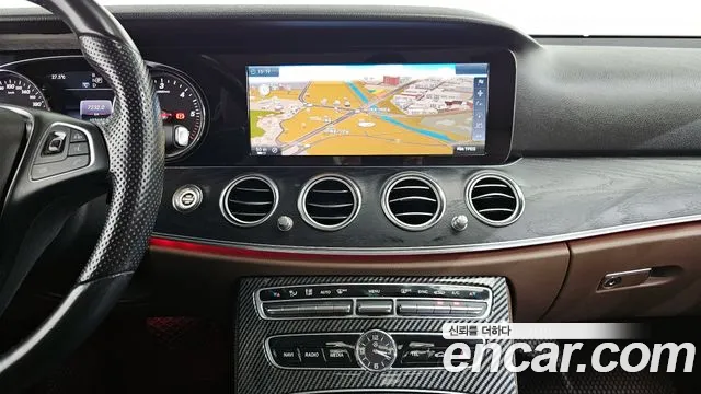 Mercedes-Benz E-Class 2017 — фото 14