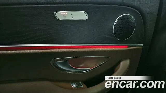 Mercedes-Benz E-Class 2017 — фото 18