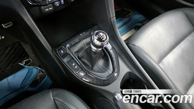 Hyundai Veloster 2019 — фото 12