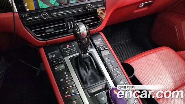 Porsche Macan 2020 — фото 12