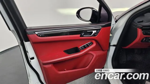Porsche Macan 2020 — фото 14