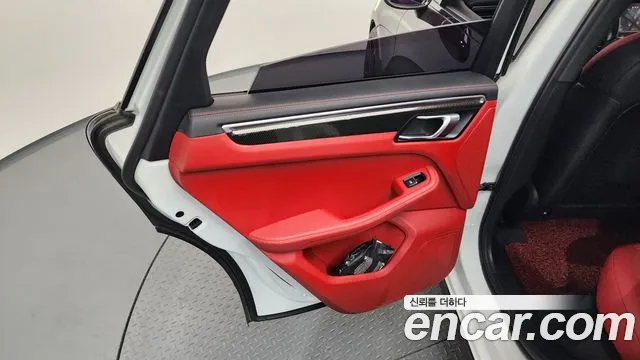 Porsche Macan 2020 — фото 15