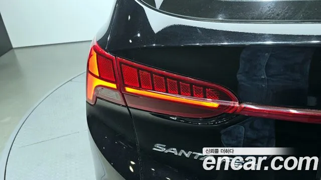 Hyundai Santafe 2023 — фото 9