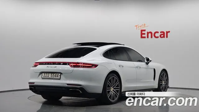 Porsche Panamera 2018 — фото 1