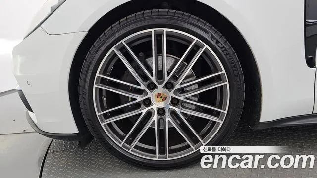 Porsche Panamera 2018 — фото 4