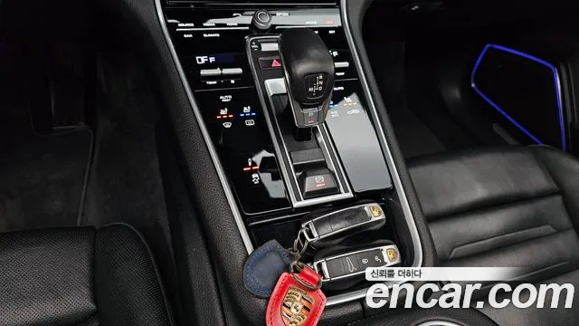 Porsche Panamera 2018 — фото 11