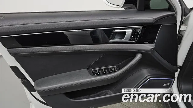 Porsche Panamera 2018 — фото 13